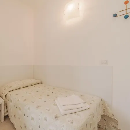 Mia كابوليفيري