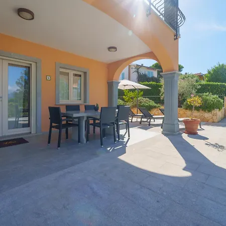 Mia * كابوليفيري